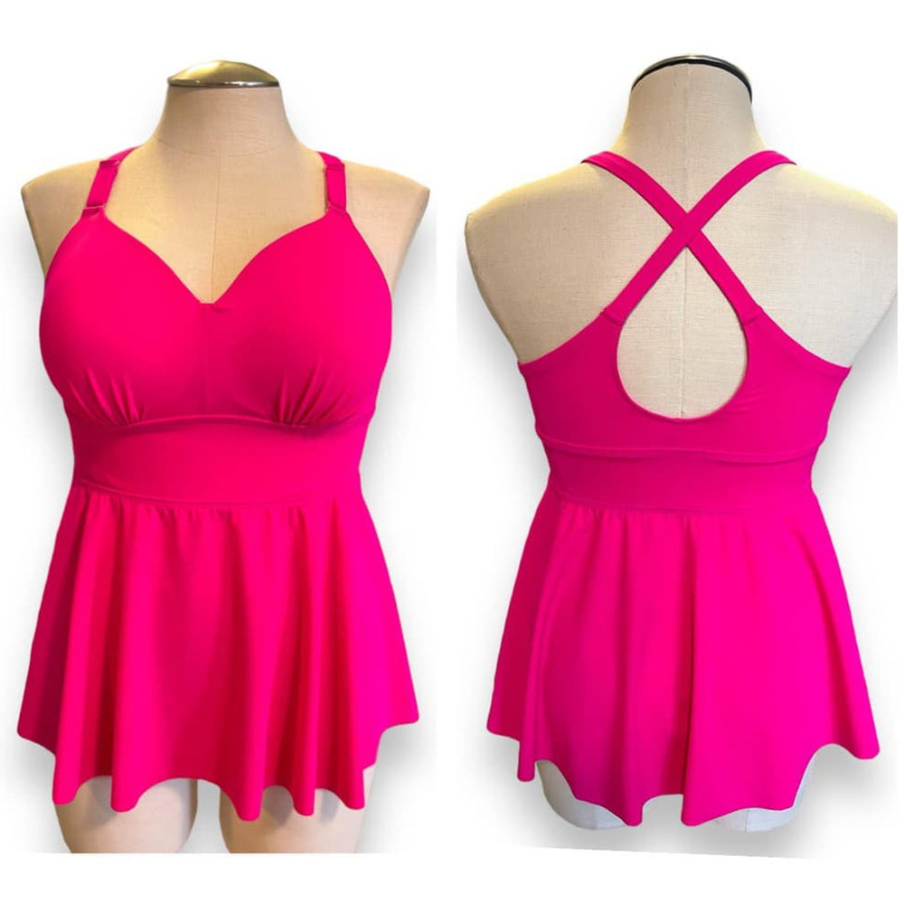 TOP ONLY Torrid 0 (0X) Bra Cup C/D Hot Pink Wireless‎ Racerback Tankini Swim New